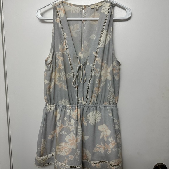 Floral print Romper - Picture 2 of 2